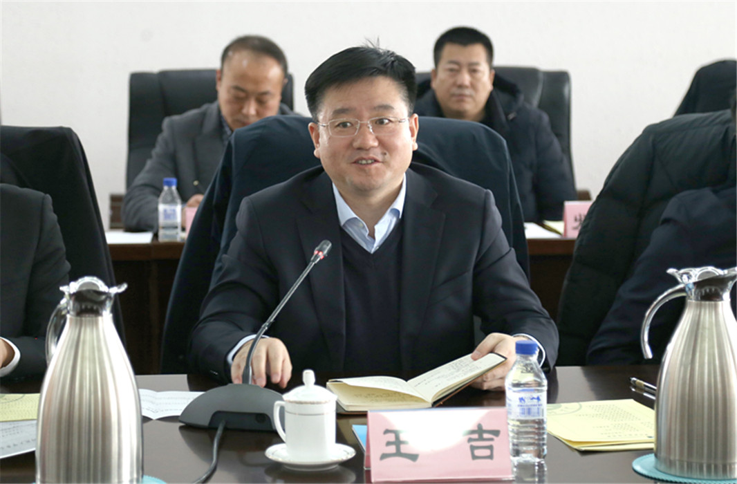 二道区委书记黄宪昱区长王吉一行来校调研指导工作